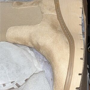 Woman’s size 8 Tan Suede Chelsea Boots